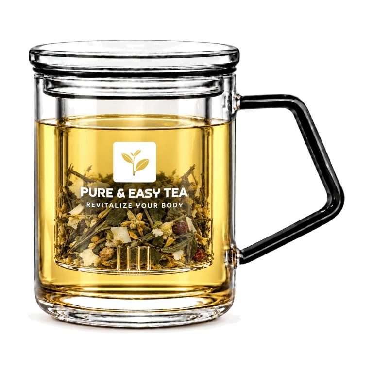 Loose-leaf tea steeping inside the integrated glass infuser of the Pure & Easy Tea mug
